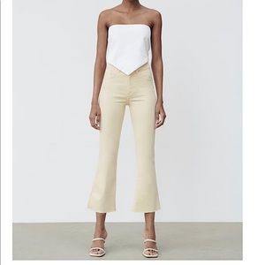🆕 ZARA Crop Flare Denim in Vanilla SZ 4